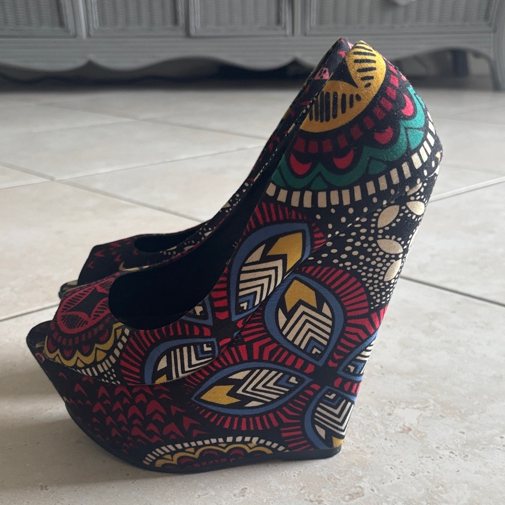 Steve Madden Multicolor Peep Toe Heels